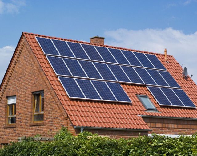 Gedeeltelijke aftrek voorbelasting woning door plaatsing zonnepanelen op dak