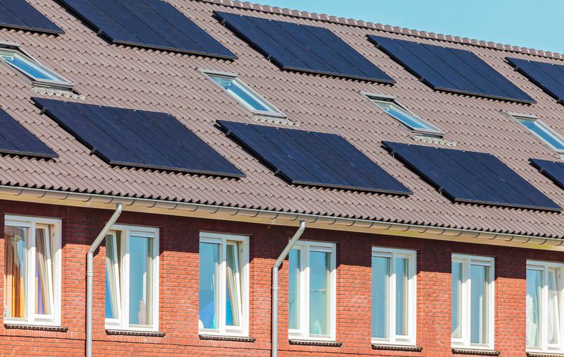 Geen aftrek voorbelasting op bouw woning in verband met plaatsing zonnepanelen op dak